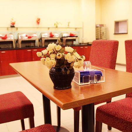 Hanting Express Shanghai Zhabei Park Branch מראה חיצוני תמונה